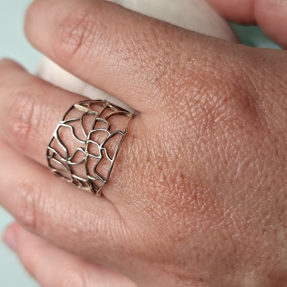 Abstract Black Metal Ring - Picture 5 of 6